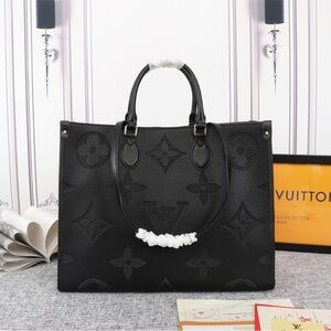 Black Louis Vuitton Women's Bag